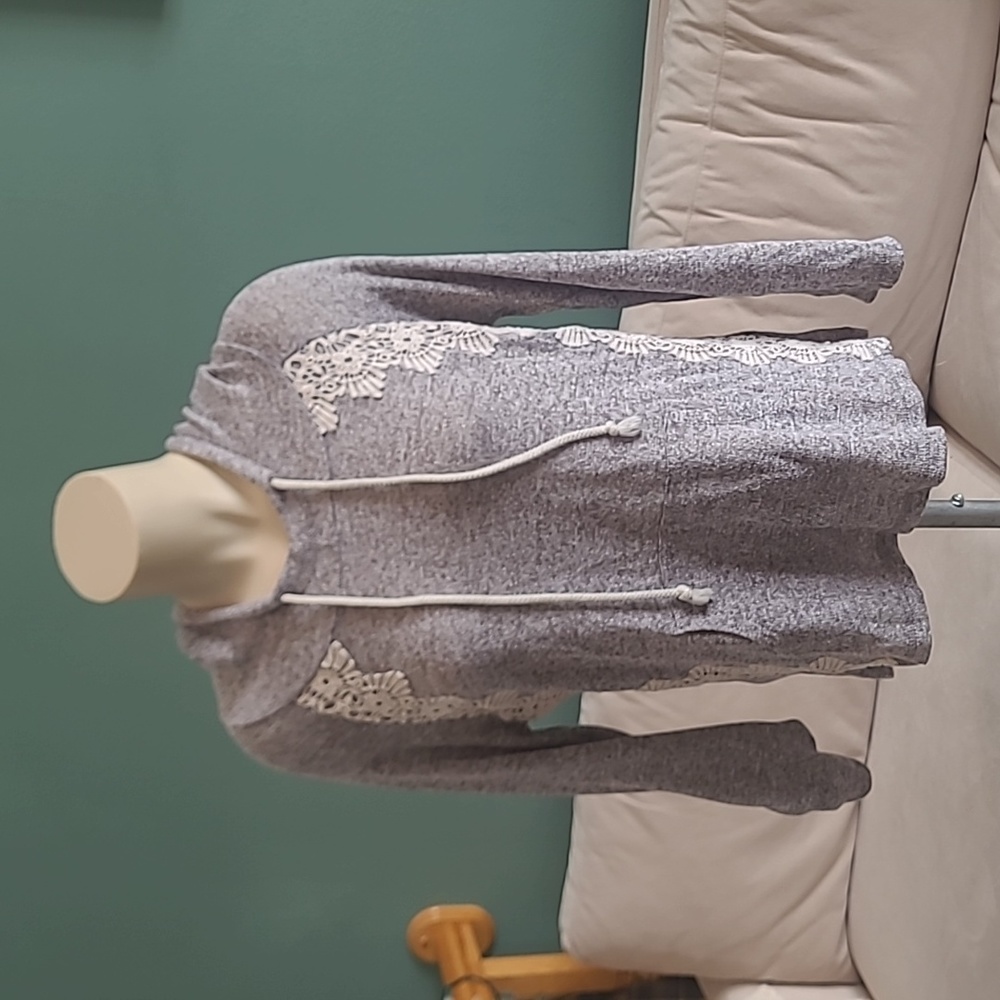 Wish & Whim Gray Lace-Accent Hoodie Pullover - M